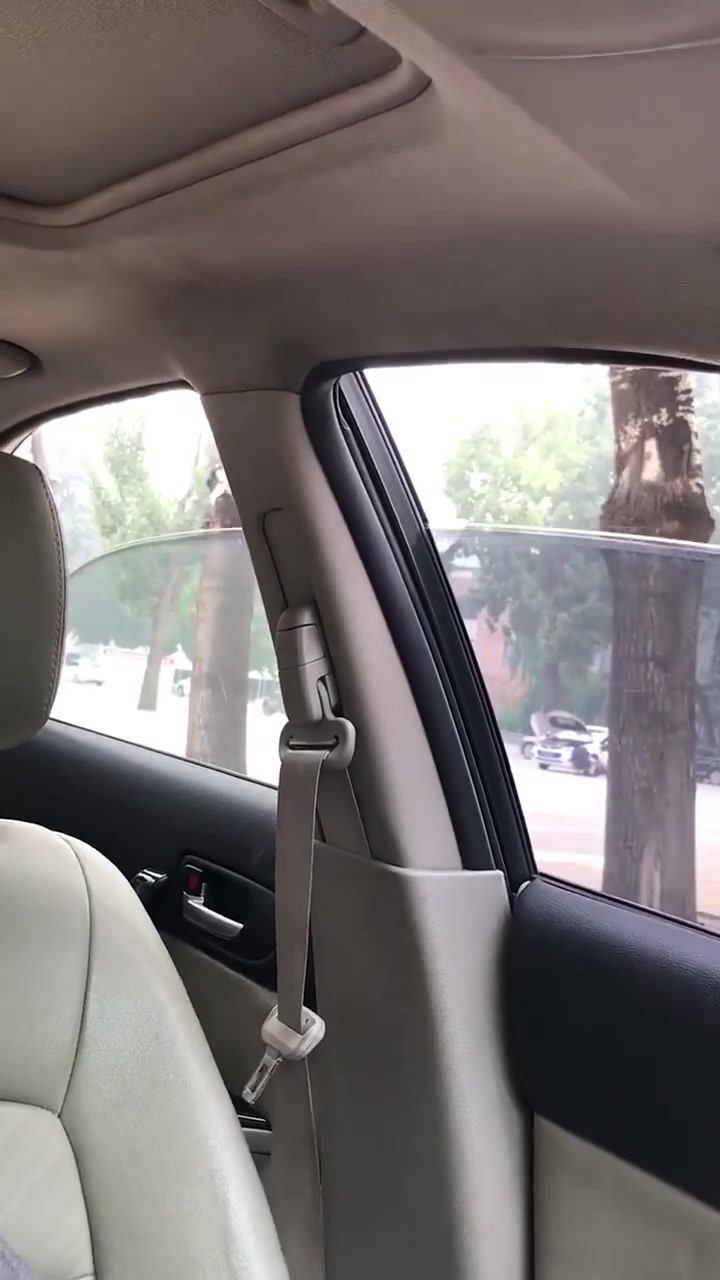 汽车开窗有技巧,快来学一下!