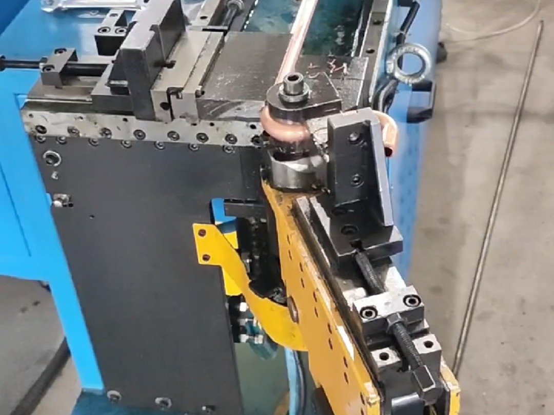 钎焊炉加工铜管冲压件生产过程-何俊科技