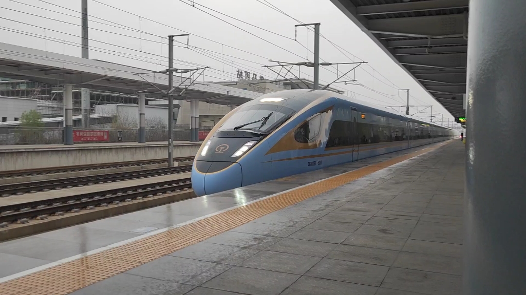 【铁路】crh300bf 雨天侯马西站二站台进站