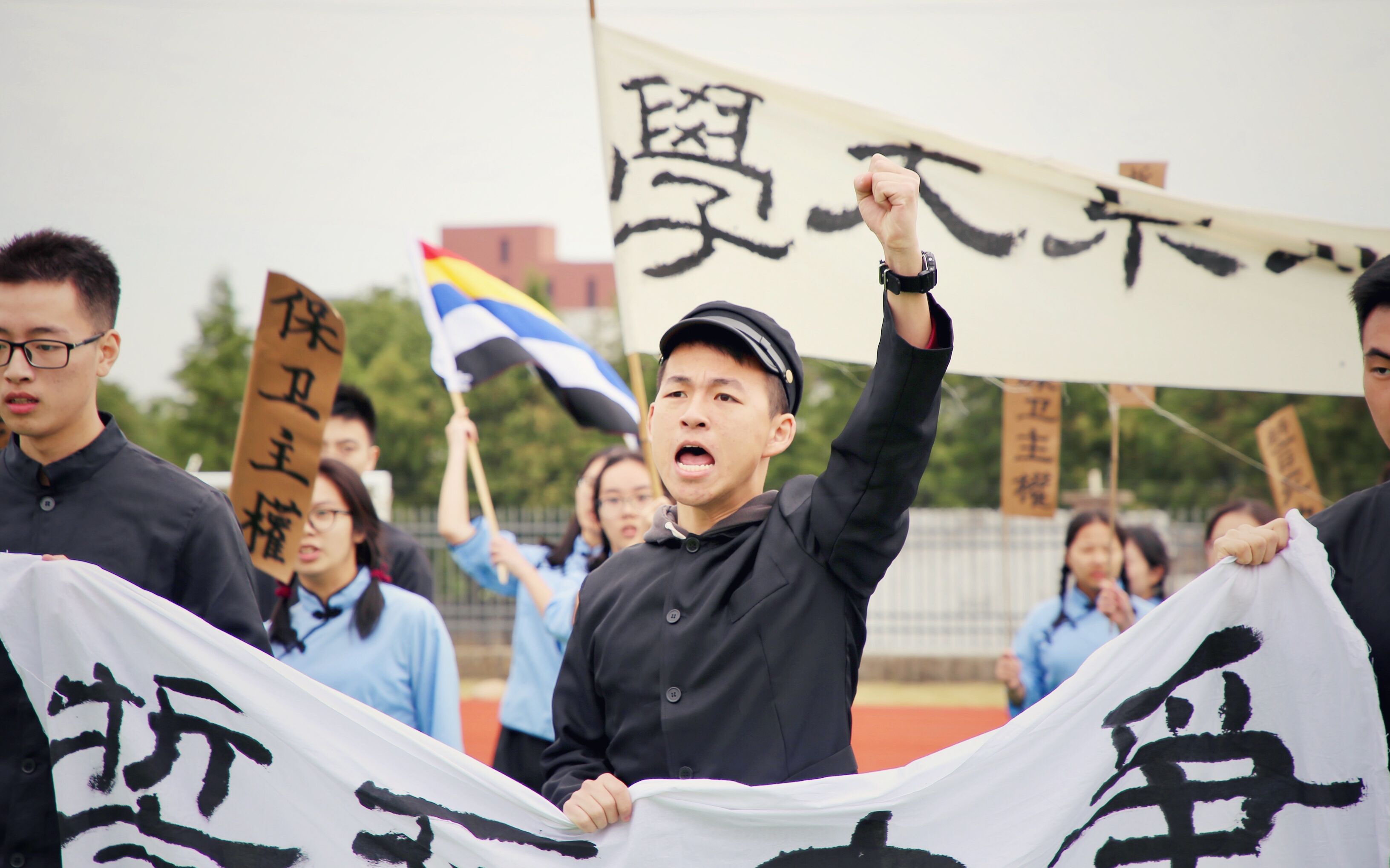 温八高 高三(12)班运动会开幕式表演"五四运动"