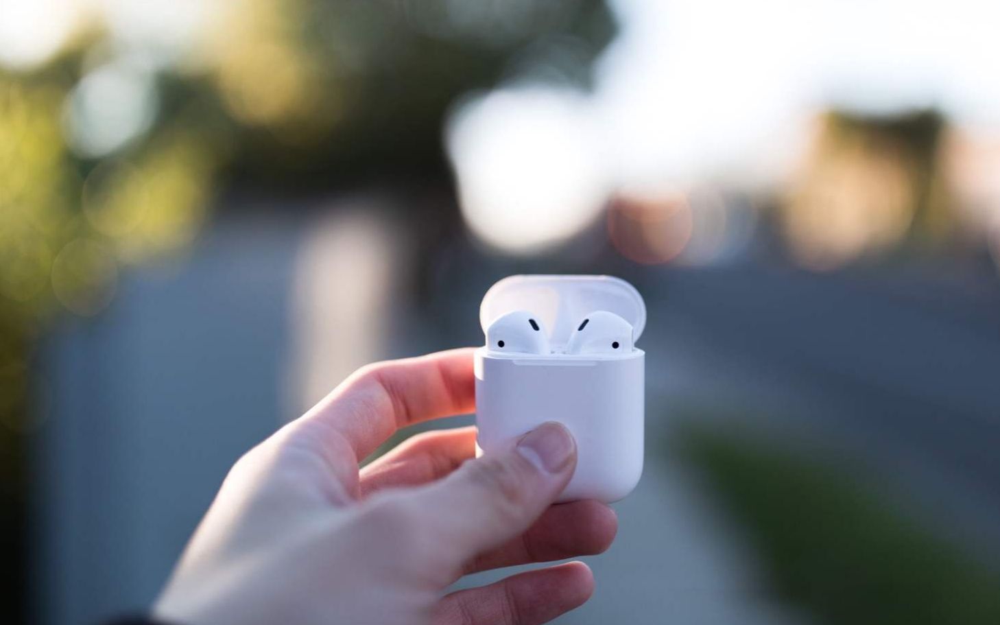 8月份最新消息华强北二代三代AirPods,己经可以查到防伪码了!哔哩哔哩bilibili