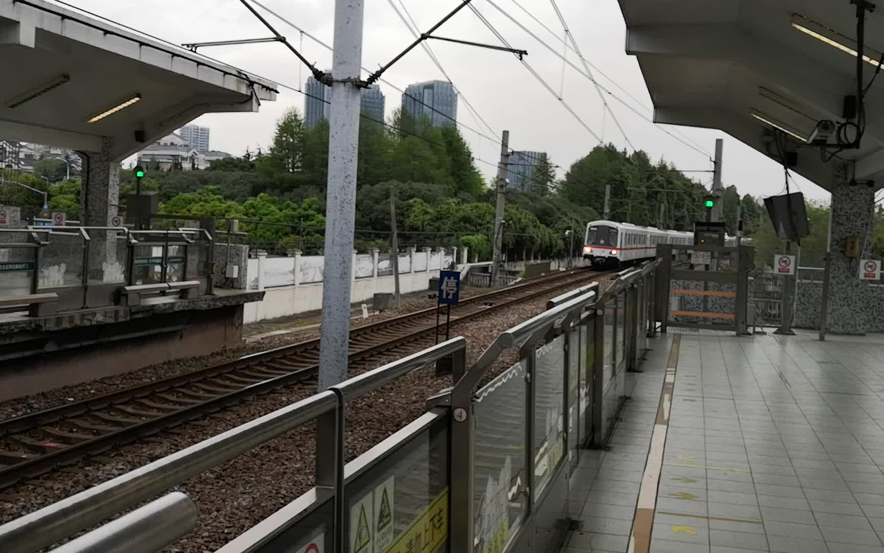 上海 轨道交通1号线 外环路,莲花路进出站