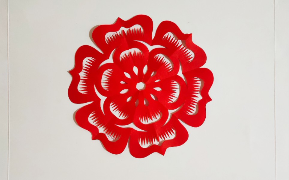 好喜欢这个剪纸小花瓣,窗花剪纸视频教程!