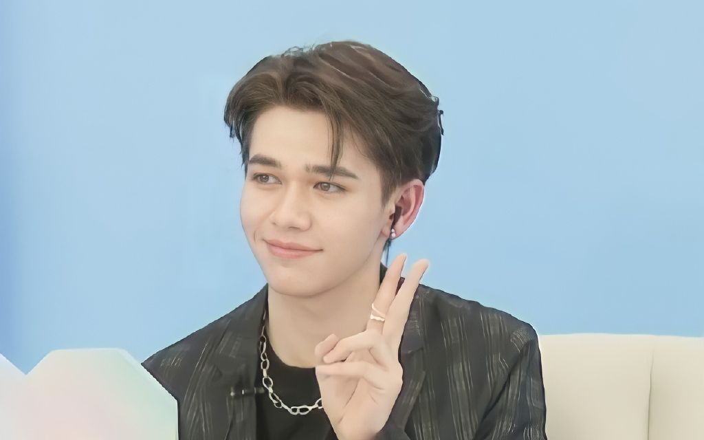 庆怜 庆怜caelan  庆怜凌晨机场人气爆棚