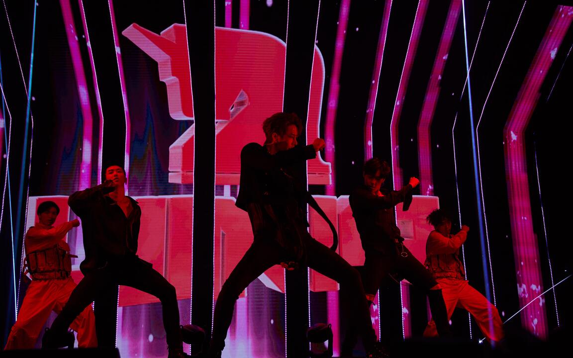 UNIQ LIFE：UNIQ × 乐华十周年家族演唱会《EOEO》_哔哩哔哩_bilibili