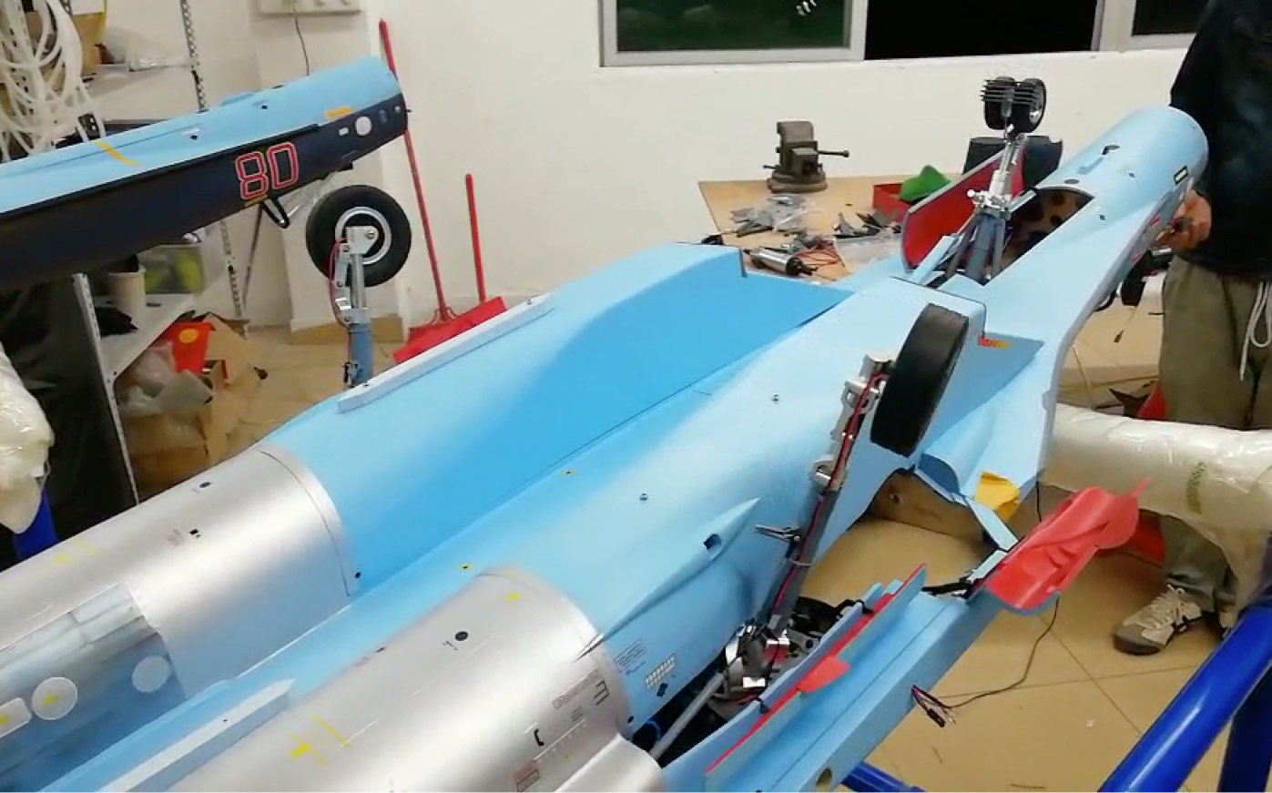 aviation su35 起落架级舱门盖板测试