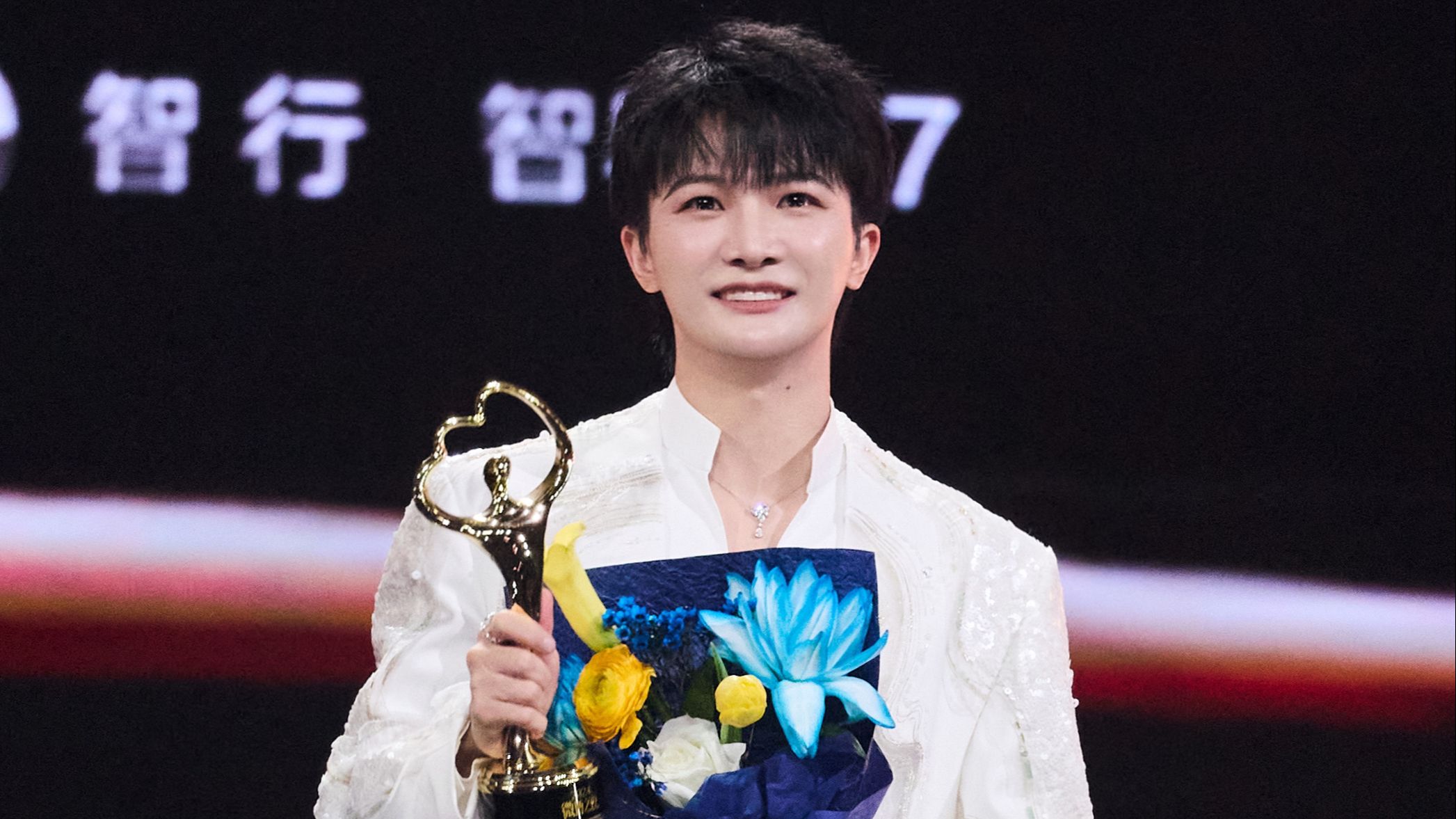 【周深】获2024微博之夜“微博年度内地歌手”!-周深资讯站-周深资讯站-哔哩哔哩视频
