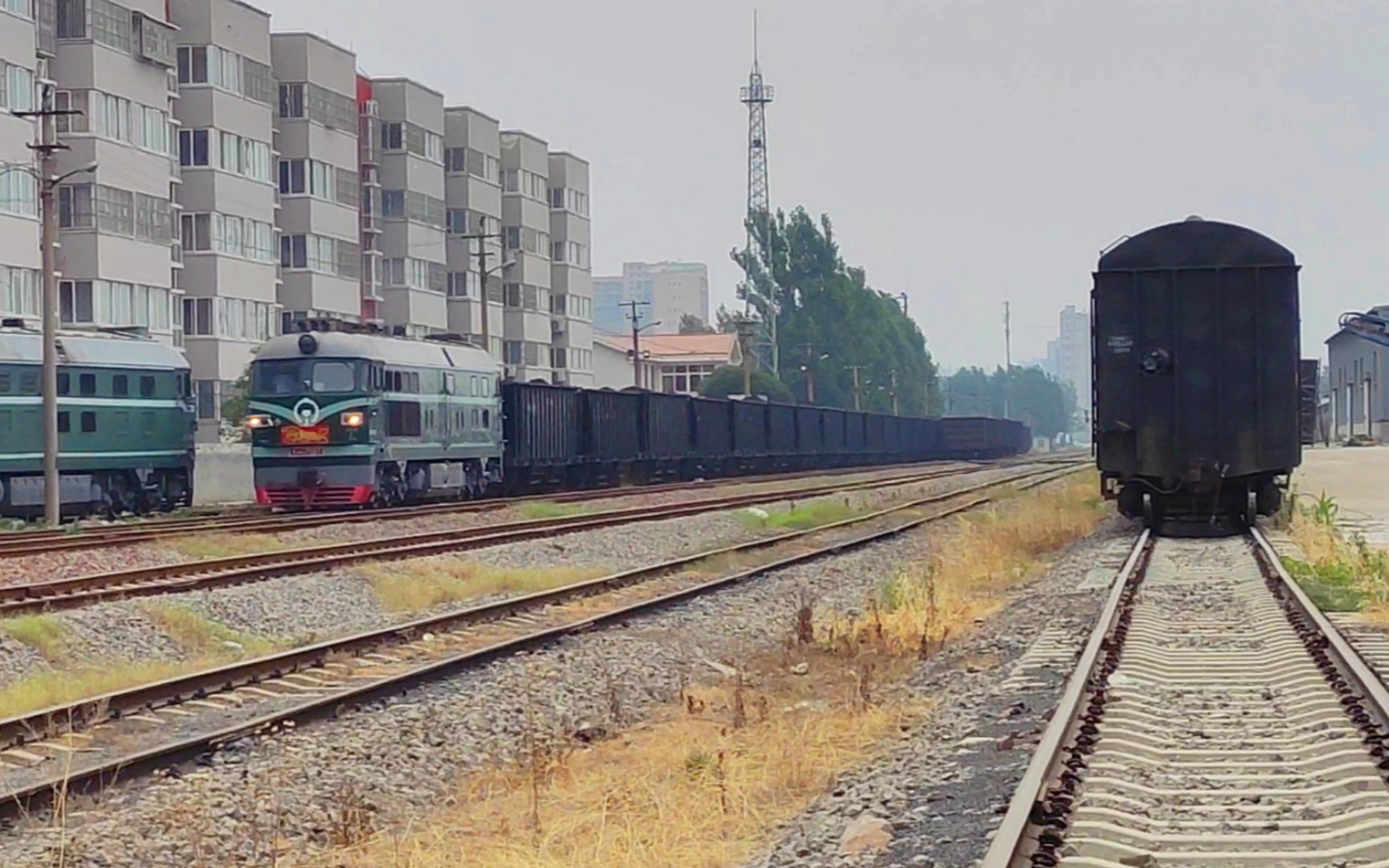 [平禹铁路]初次拍到东风4b7597牵引崭新的老k车通过禹州站