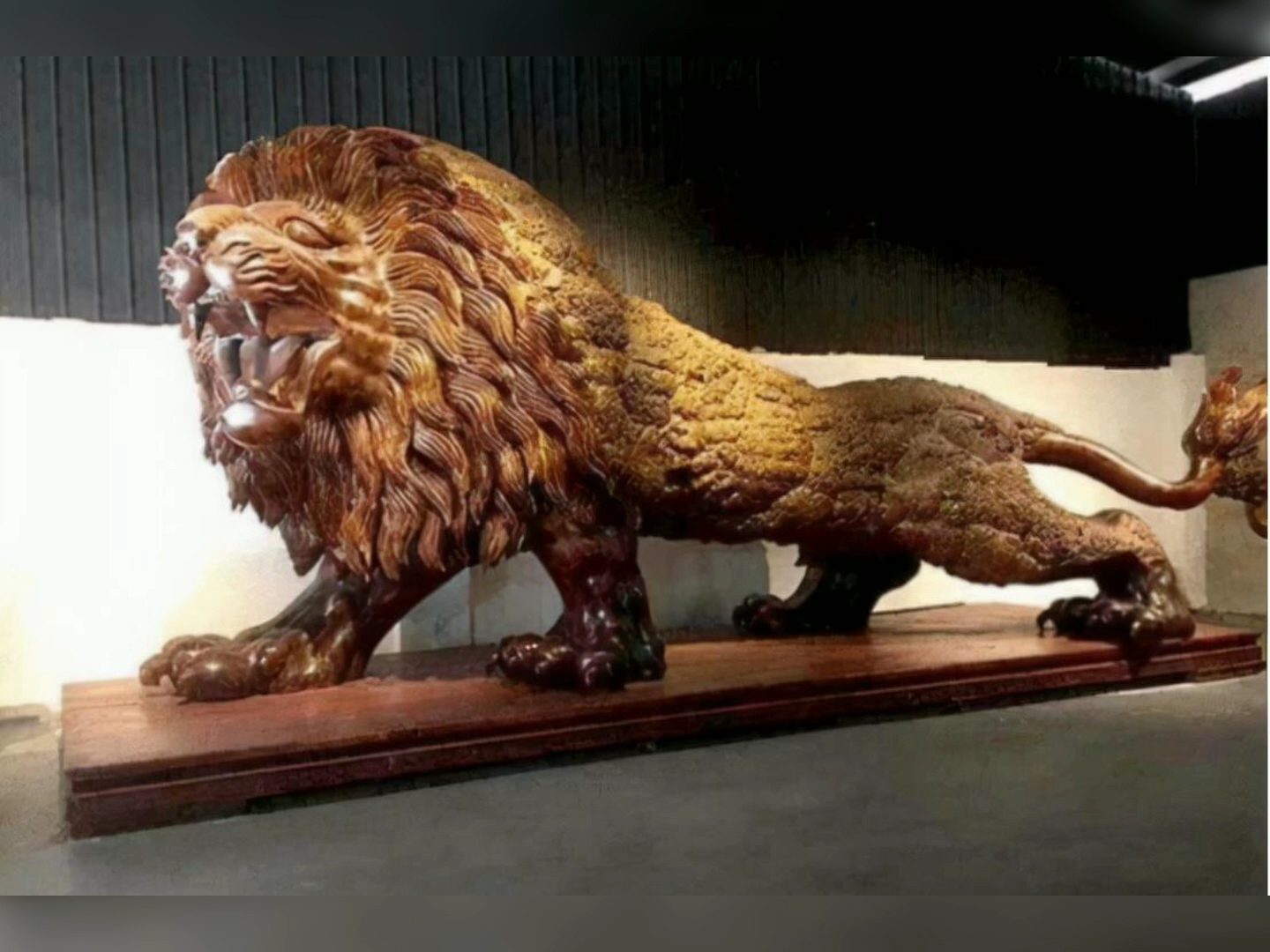 根雕东部雄狮