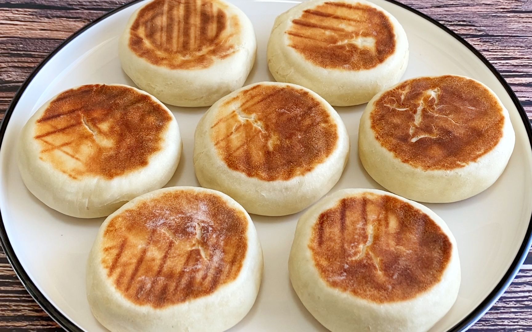 酸奶小发面饼,个个红亮饱满,好吃还易消化,喜欢吃面的有福了