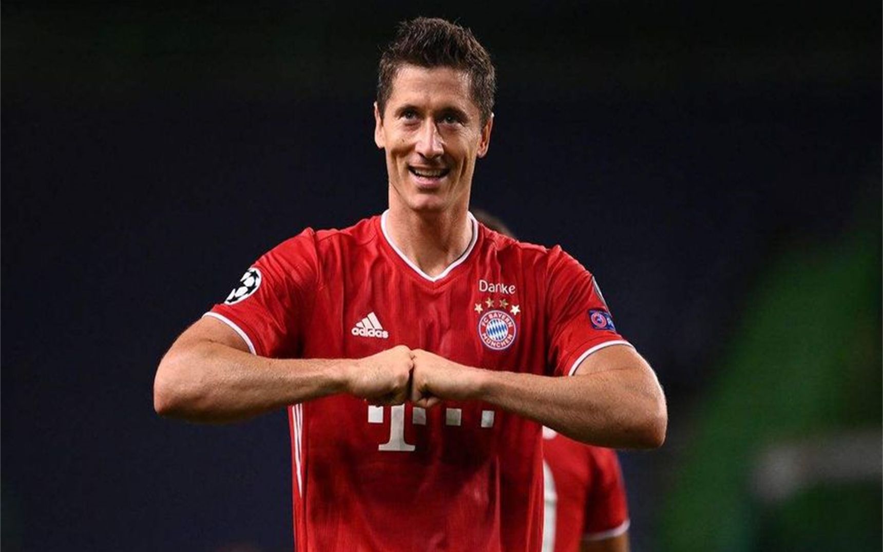 头顶脚踢样样精通 欣赏莱万2021德甲进球全记录