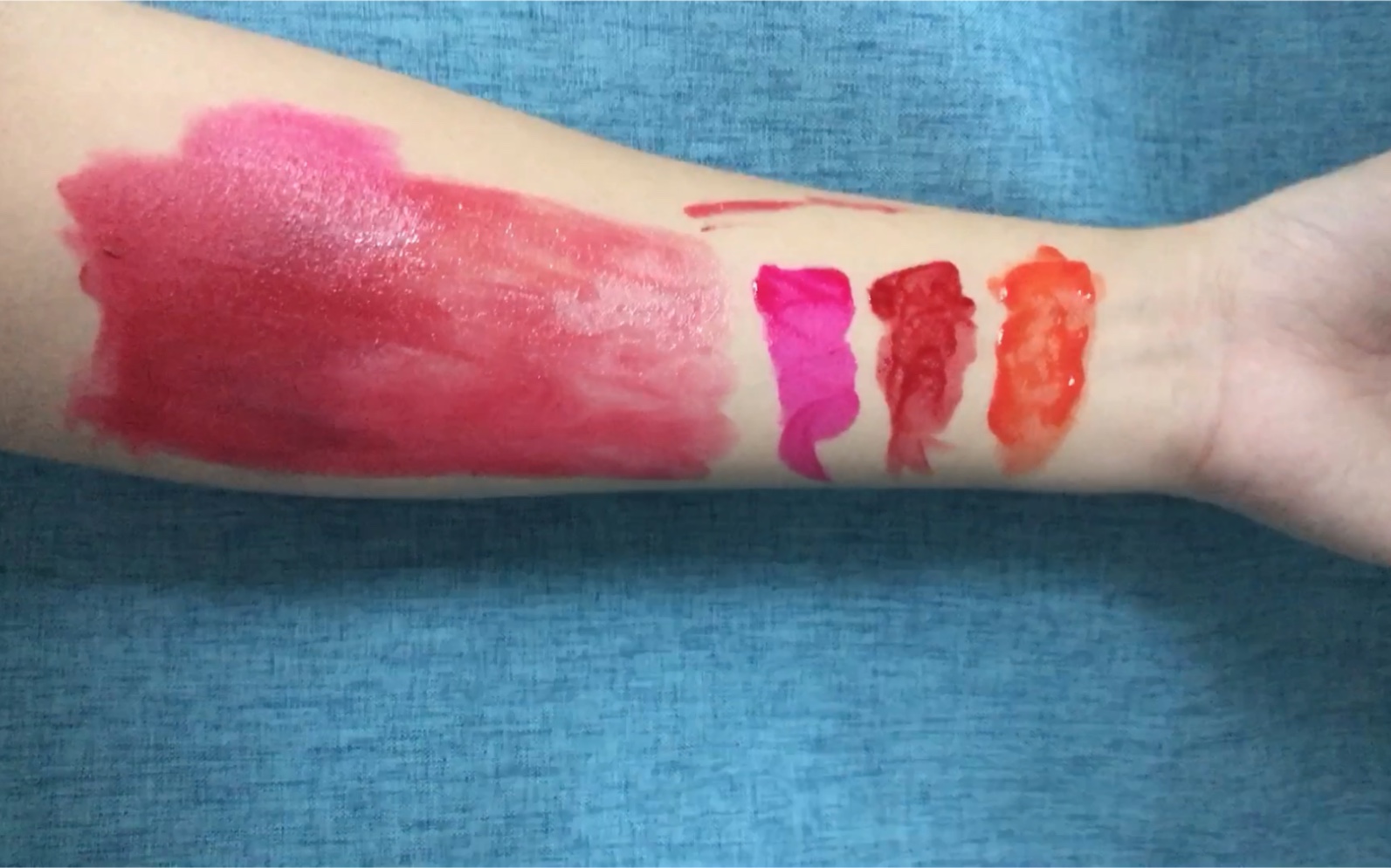 泰国权杖口红  mistine 唇釉手臂试色