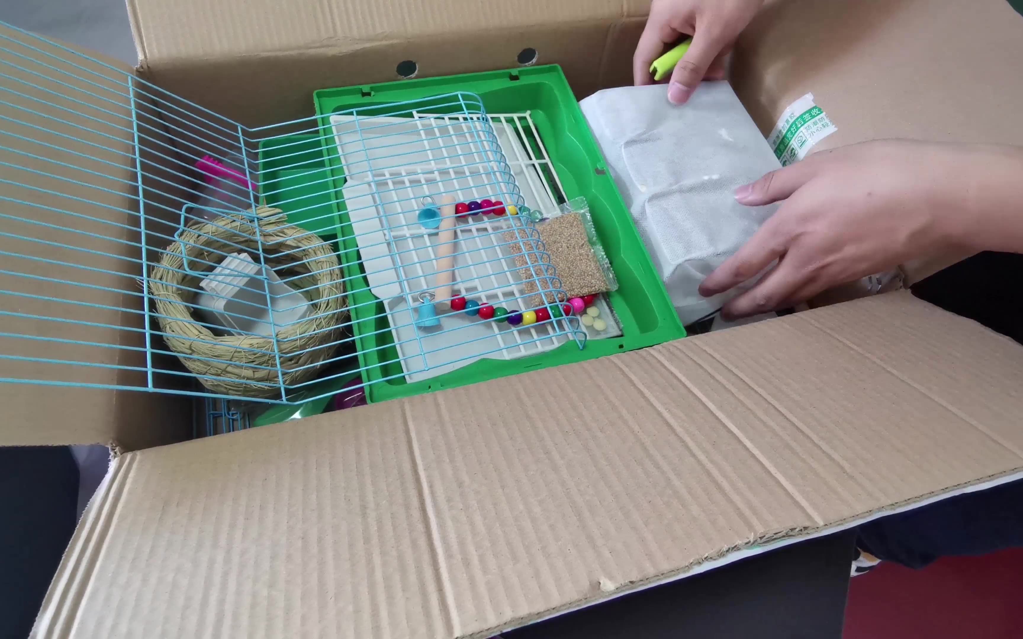 打开箱子的一瞬间还以为自己买成了鸟笼子 其实我是想要一对可爱的