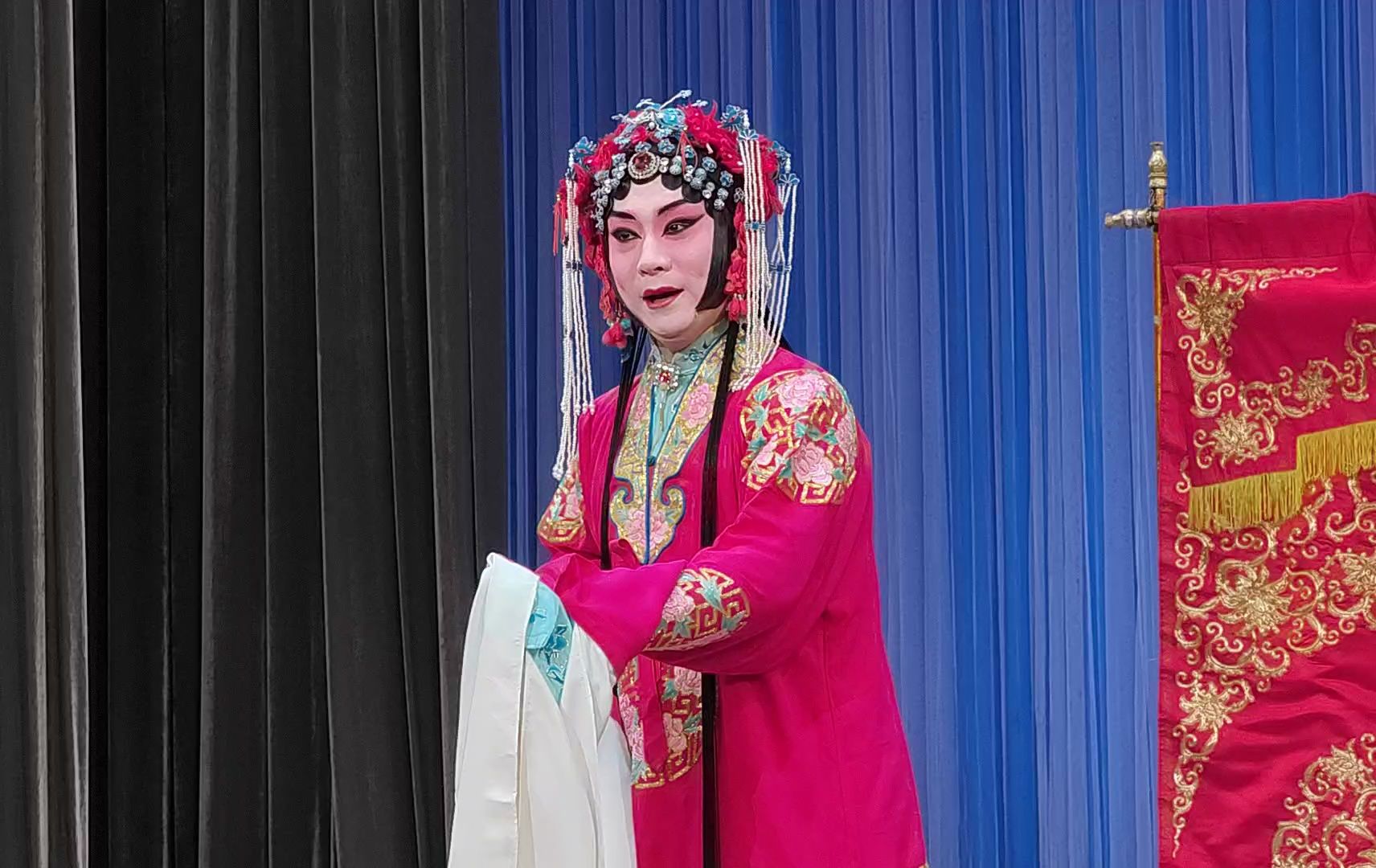 刘铮演出《凤还巢》后返《穆桂英挂帅》选段