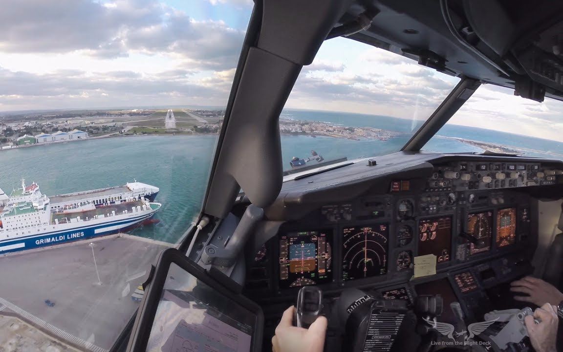 [图]【第一人称】驾驶波音737-800飞机降落25kts Crosswind Landing Brindisi RW31