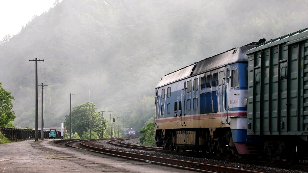 金温温段df4d4161牵引货列石帆站两道会让k1396温州