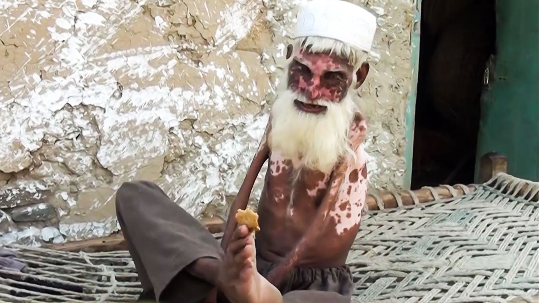 印度神奇的老人,竟然活了两百多岁,如今只剩下皮包骨头