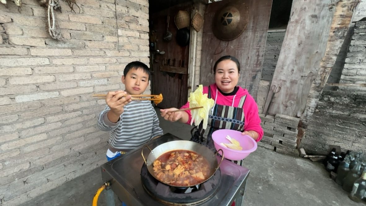 贵州肥肠鸡火锅,刷新鲜白菜,下饭太香了哔哩哔哩bilibili