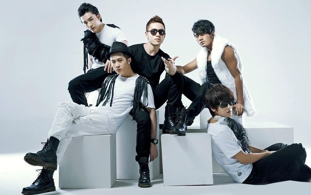 mic男团全民星任务挑战三人篮球