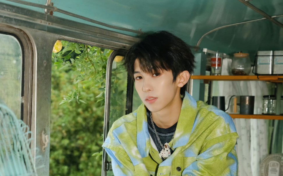 艺名林墨,原名黄其淋