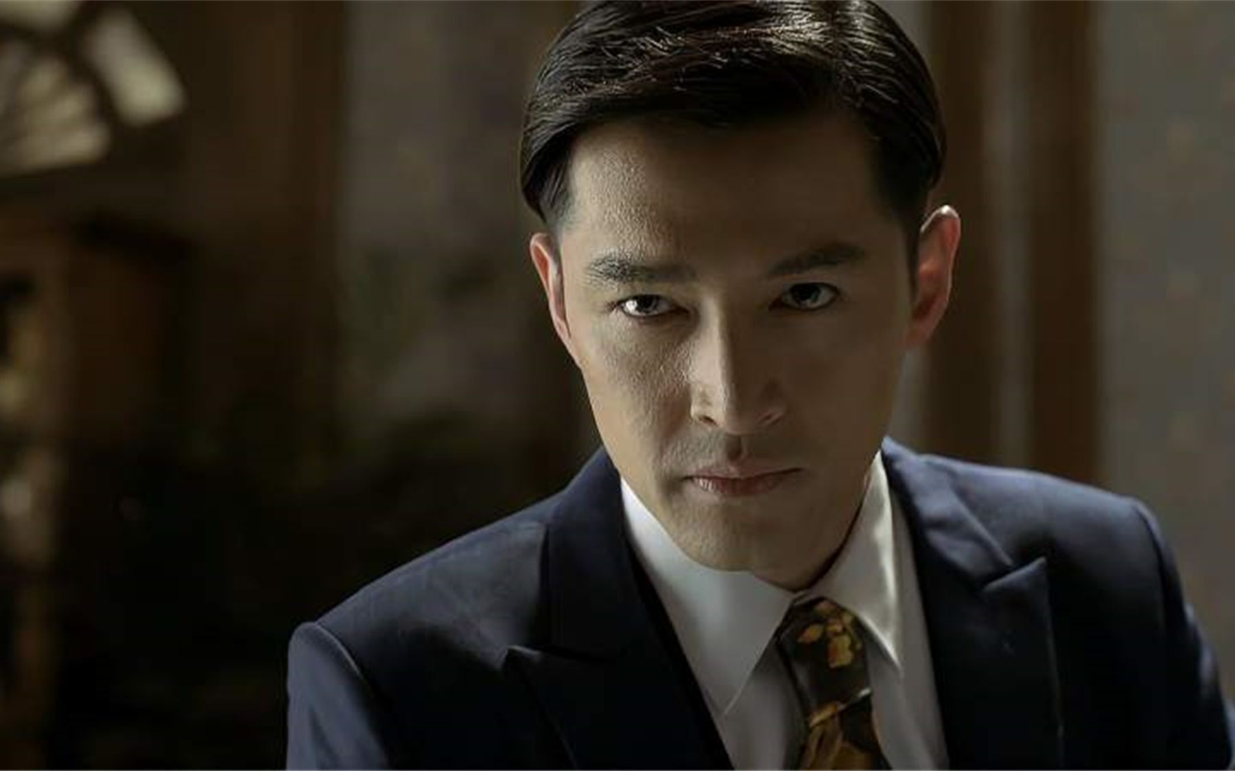 于曼丽和明台执行任务,简直就是夺命鸳鸯,无人是敌手!