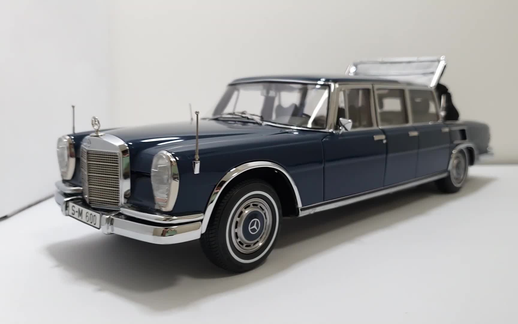 cmc mercedes-benz 600 pullman (w100) landaulet with functional
