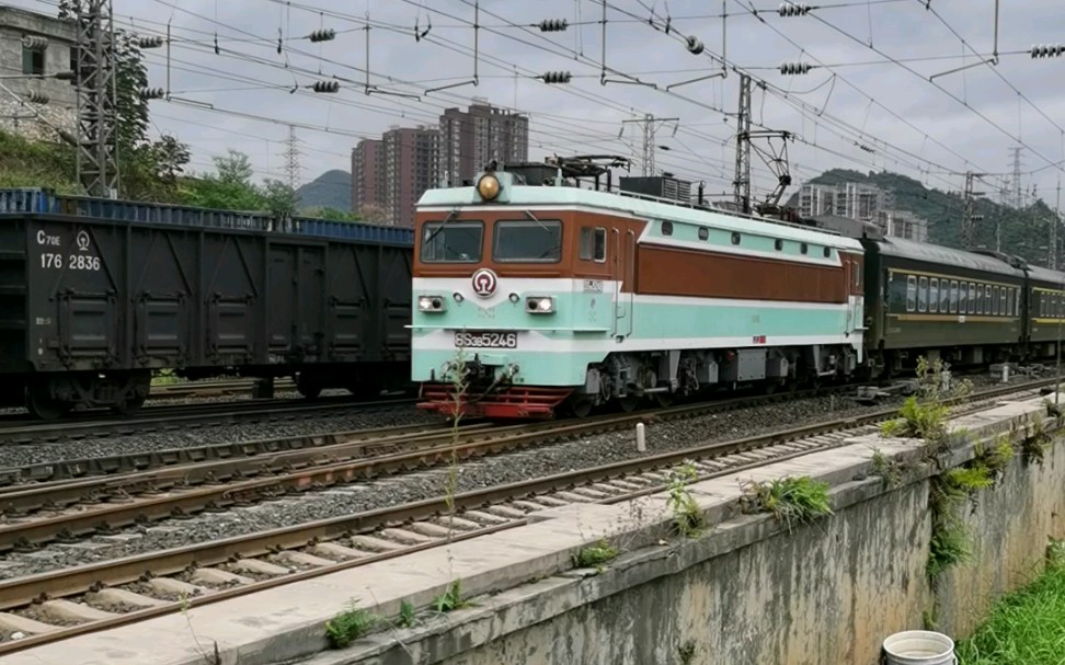 成局贵段ss3 5246牵引ok1034(贵阳-贵定)通过龙里站