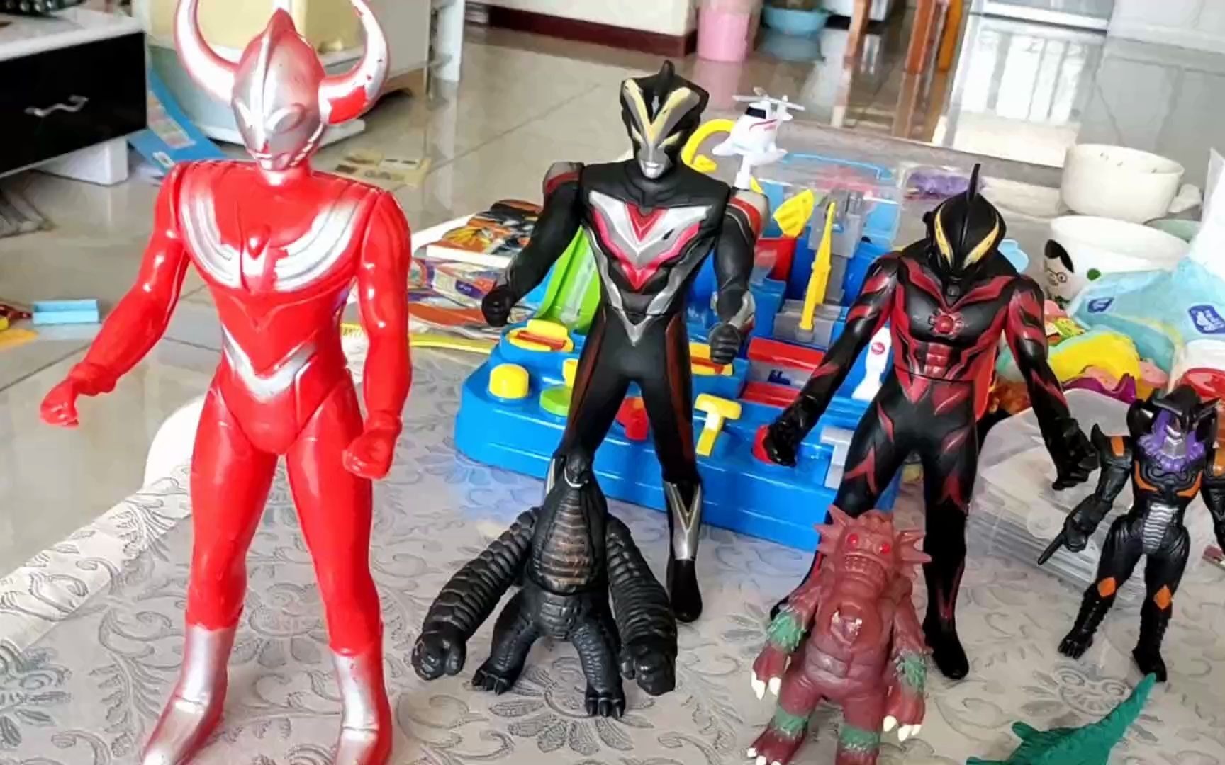 和奥特曼 怪兽一起玩奥特曼拼图(二)