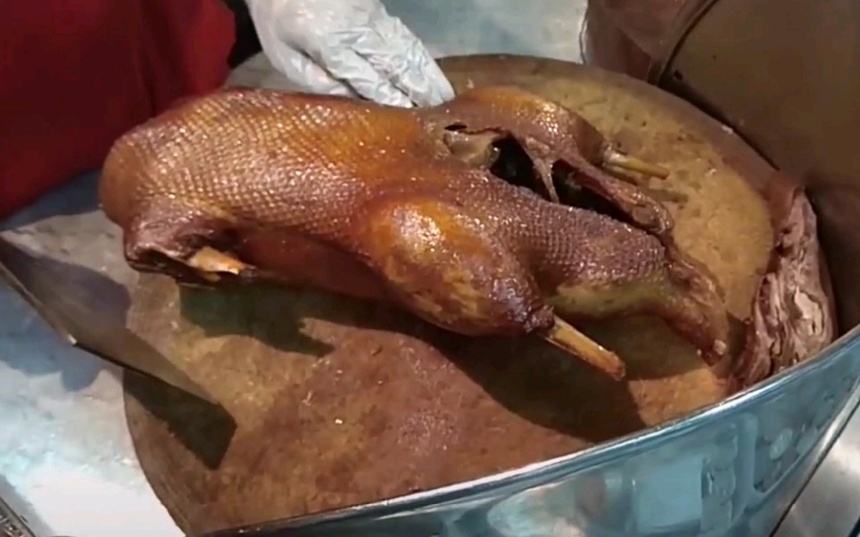 香港美食:卤水鹅下庄四份之一就要161元,美味肉嫩多汁_哔哩哔哩_bili