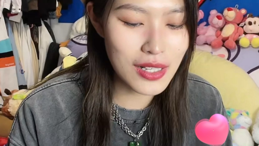 k.a咔咔李依婕2022年1月19日抖音直播中