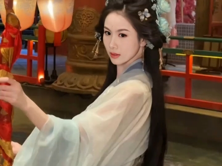 我这个住在清真连国食杂店的真正的张雪婷的ai合成视频45!