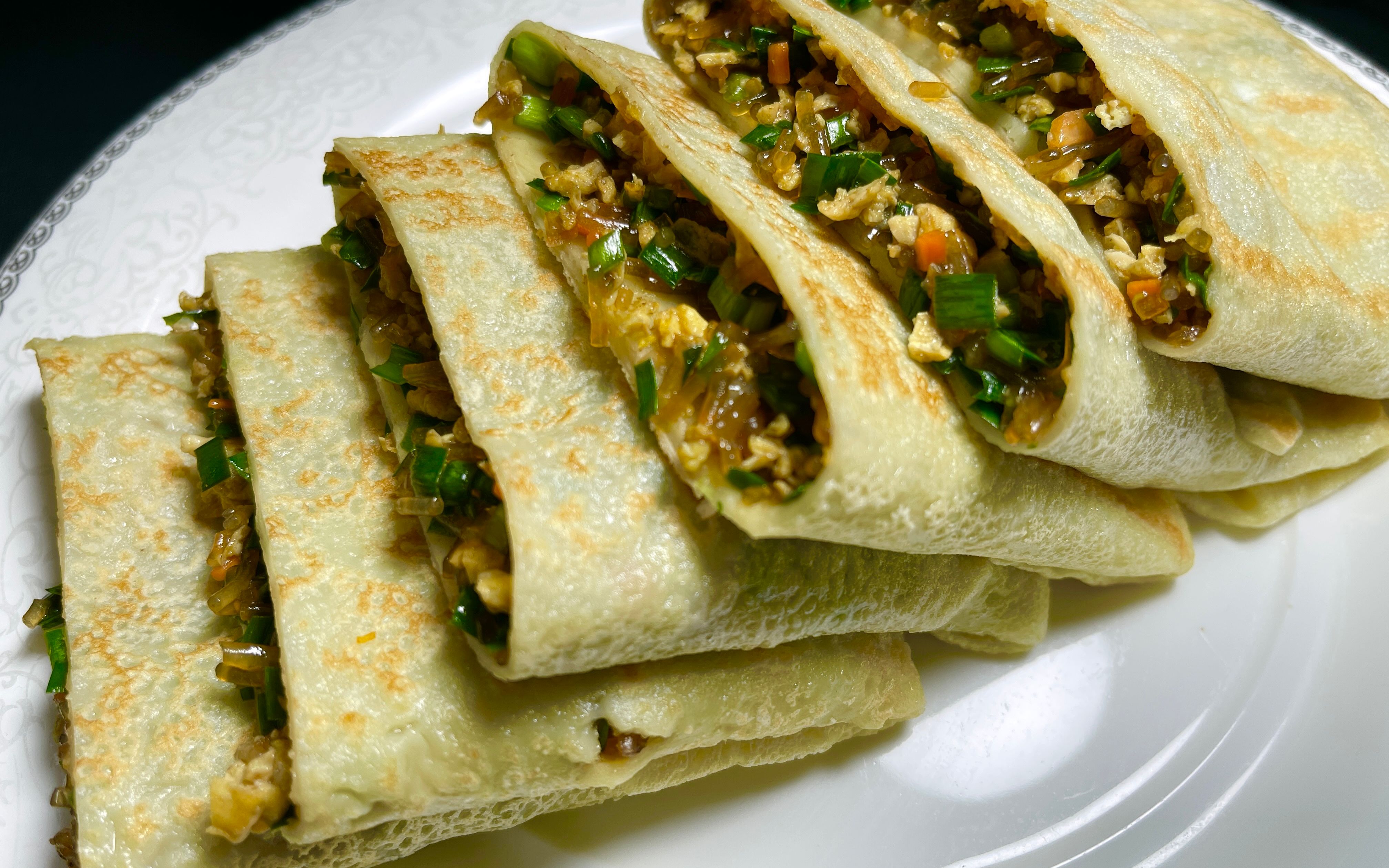 煎饼盒子能在家做了,大厨教您鲜香劲道做法,学到就是赚到