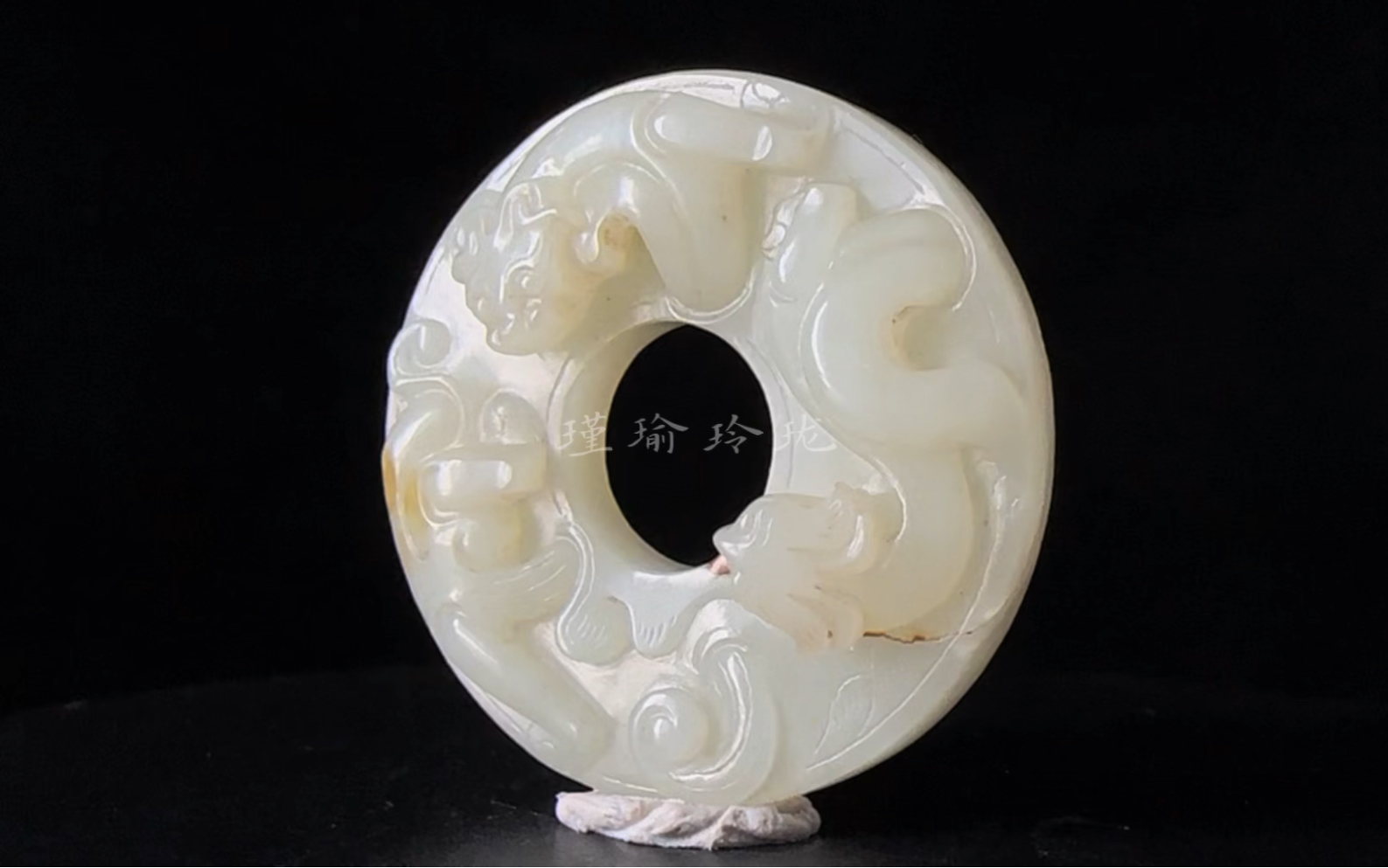 古玉收藏 螭龙高浮雕玉璧#古玉老玉 #战汉古玉 #高古玉千年之美