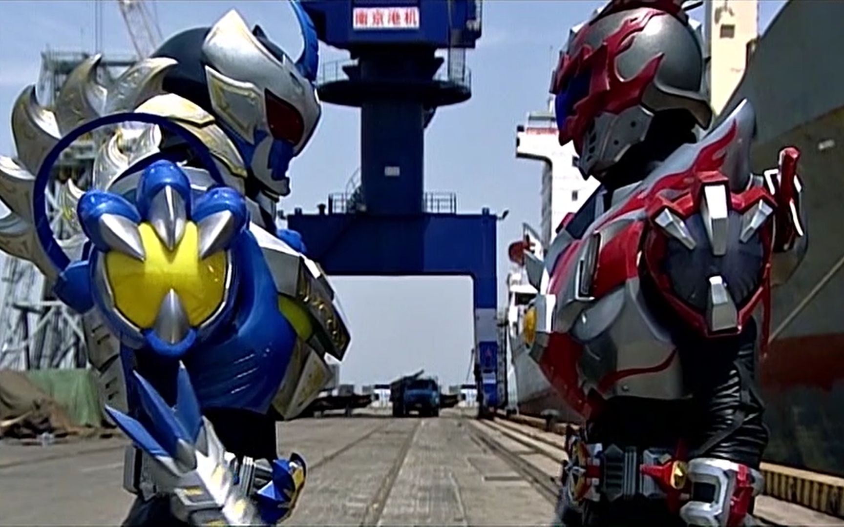 铠甲勇士炎龙侠和风鹰侠的首次战斗