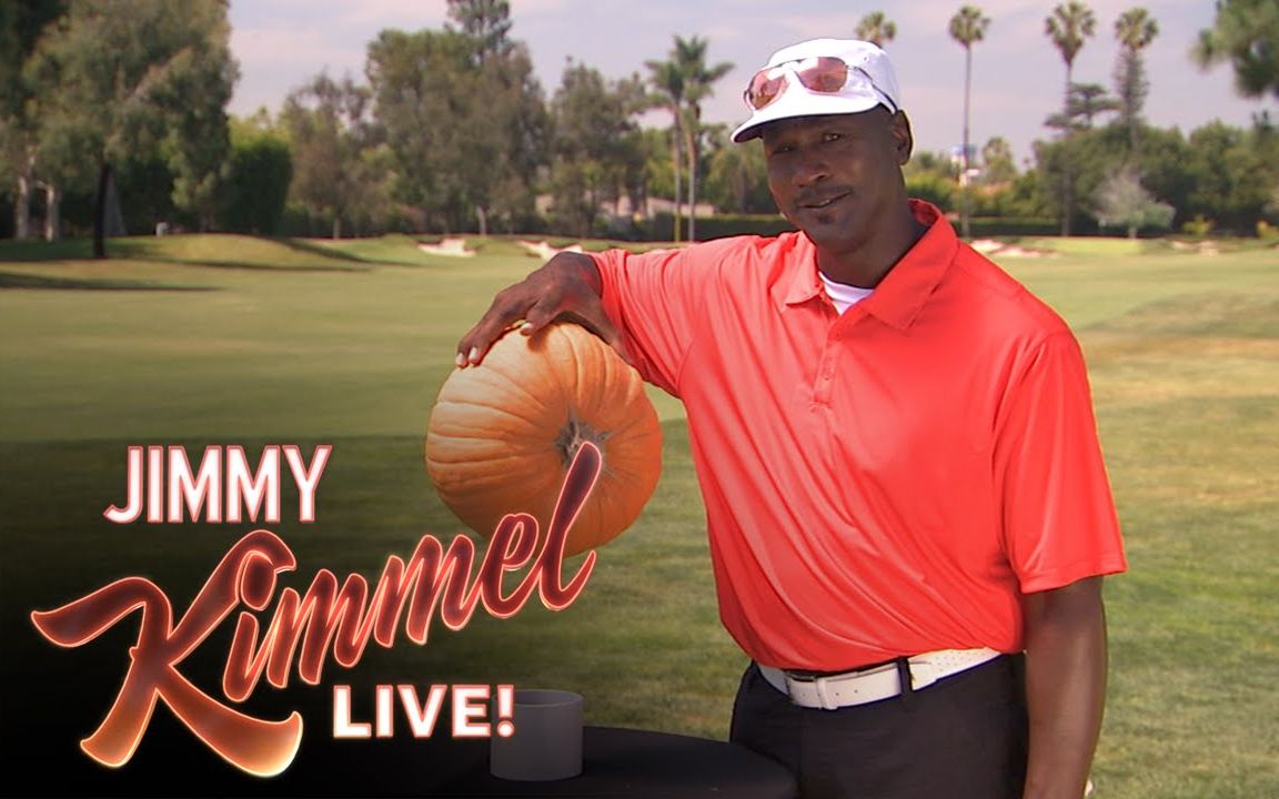 迈克尔乔丹的大手轻松抓起南瓜