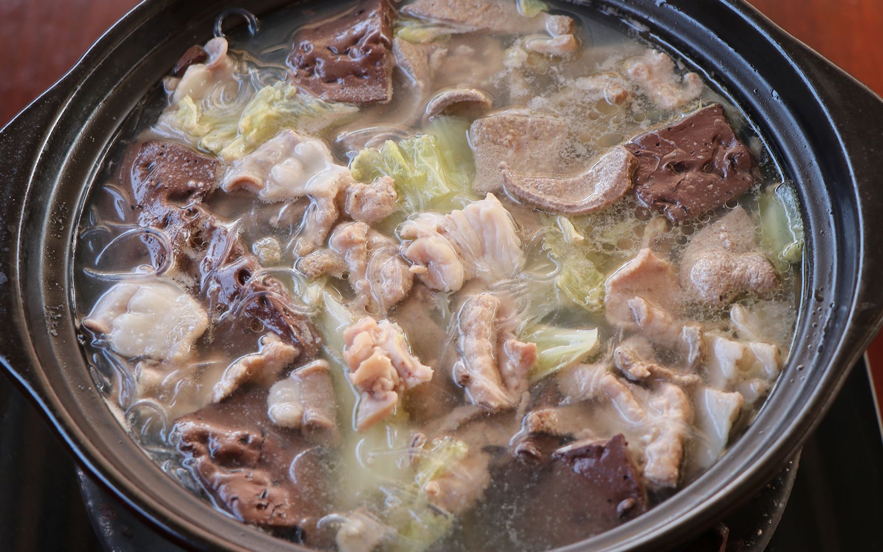 过年家家户户都爱吃的杀猪菜,汤鲜肉嫩味美,你们那是这样吃的吗