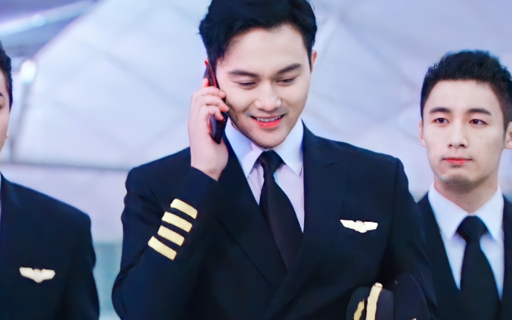 穿制服的张智霖太绝了吧哪个港剧女孩能拒绝captaincool