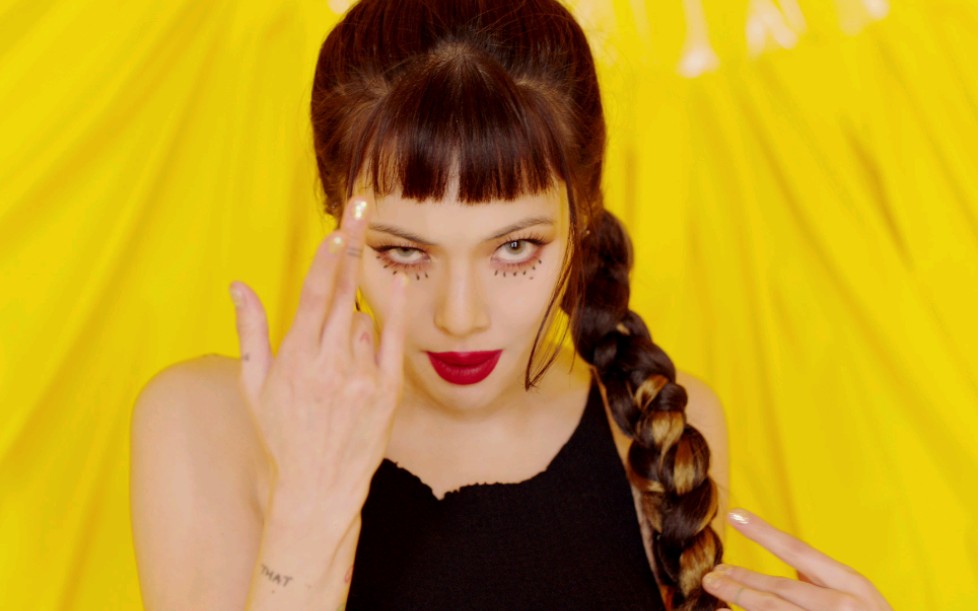 官方mv金泫雅全新数字单曲imnotcool4kmv影像公开