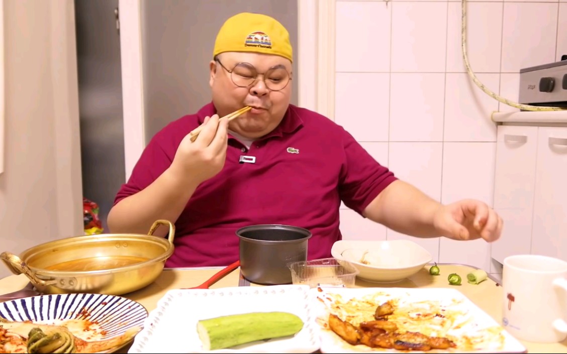 【韩国美食】胖大叔拉面~酱排骨~年糕条~泡菜