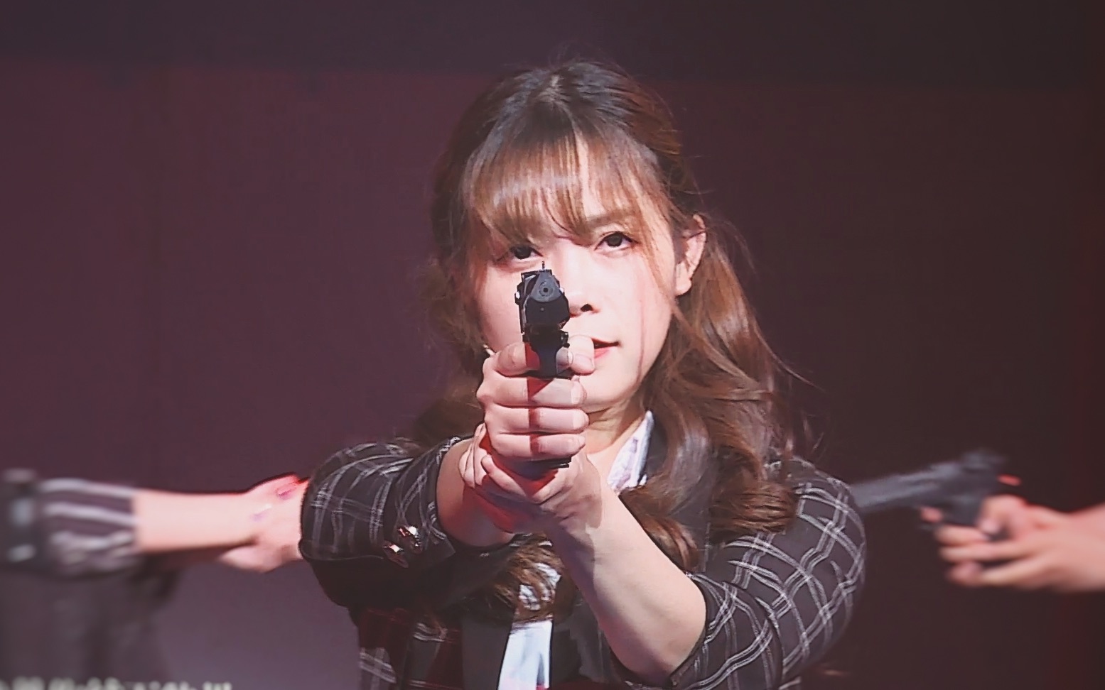 mc3:两两分组,一位口里含着水说出指定词语,另一位猜