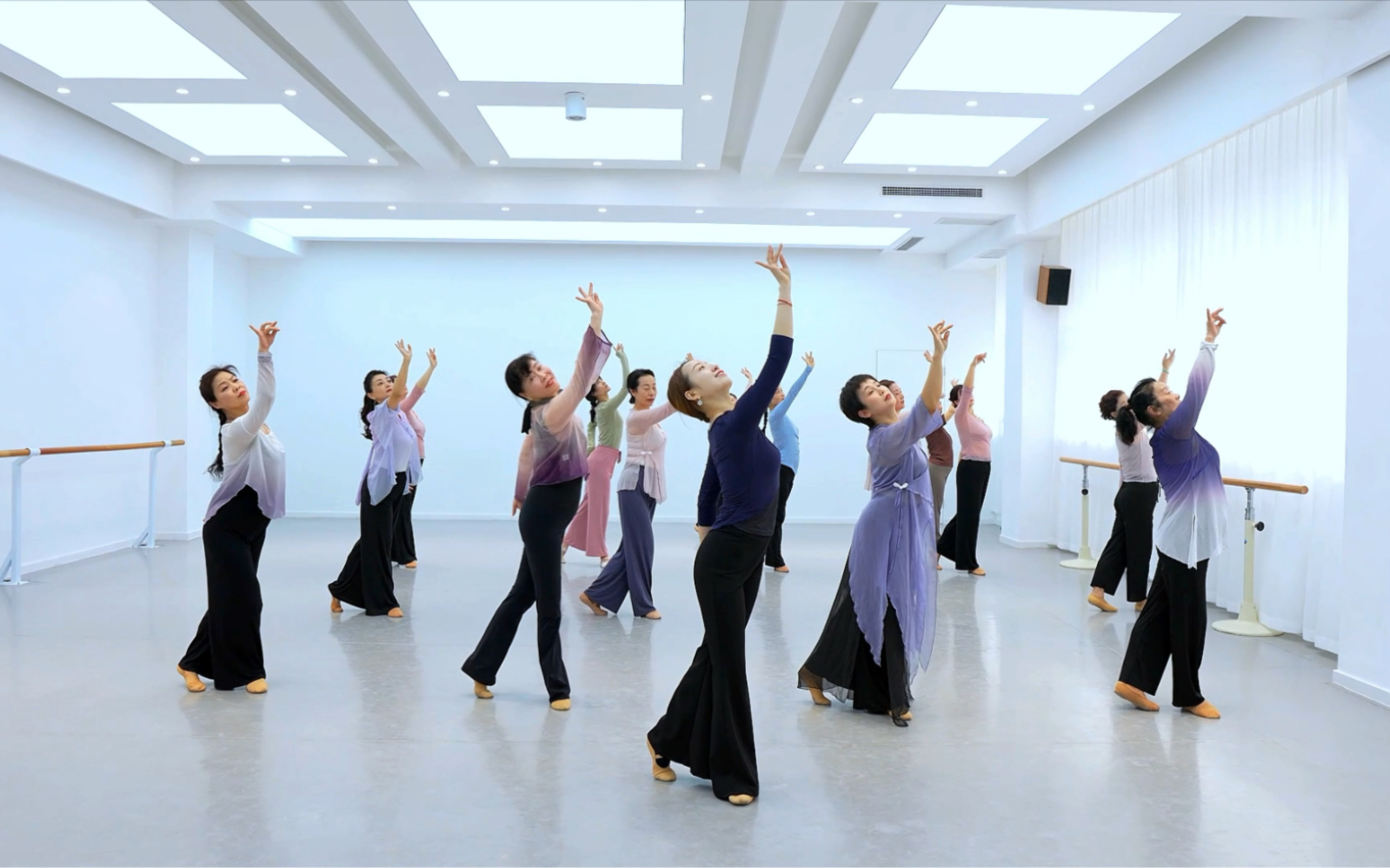 古典舞《临安初雨》唯美好看!课堂实录