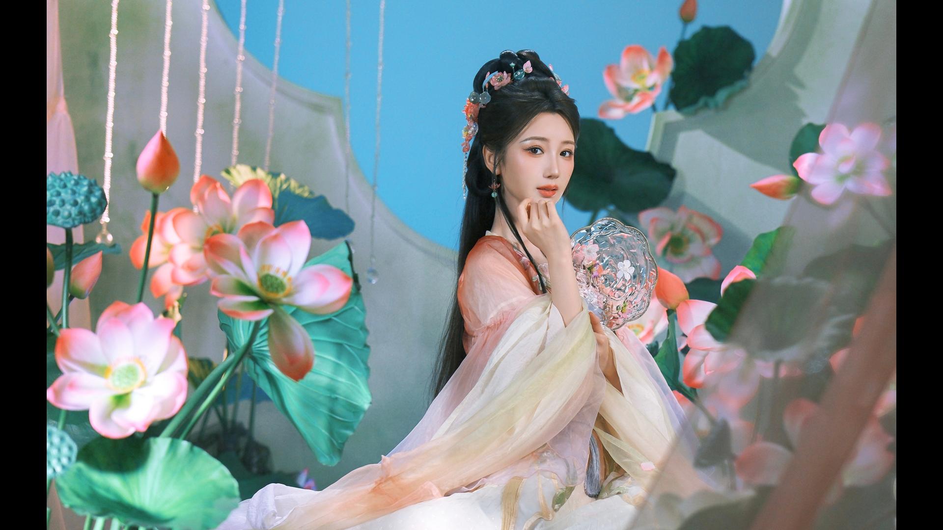 毛晓彤丨美好奇妙夜 舞蹈 她从诗中来 微风吹皱一池春水，也吹来无尽诗意。
