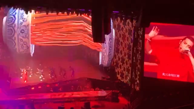 你看这个碗它又大又圆