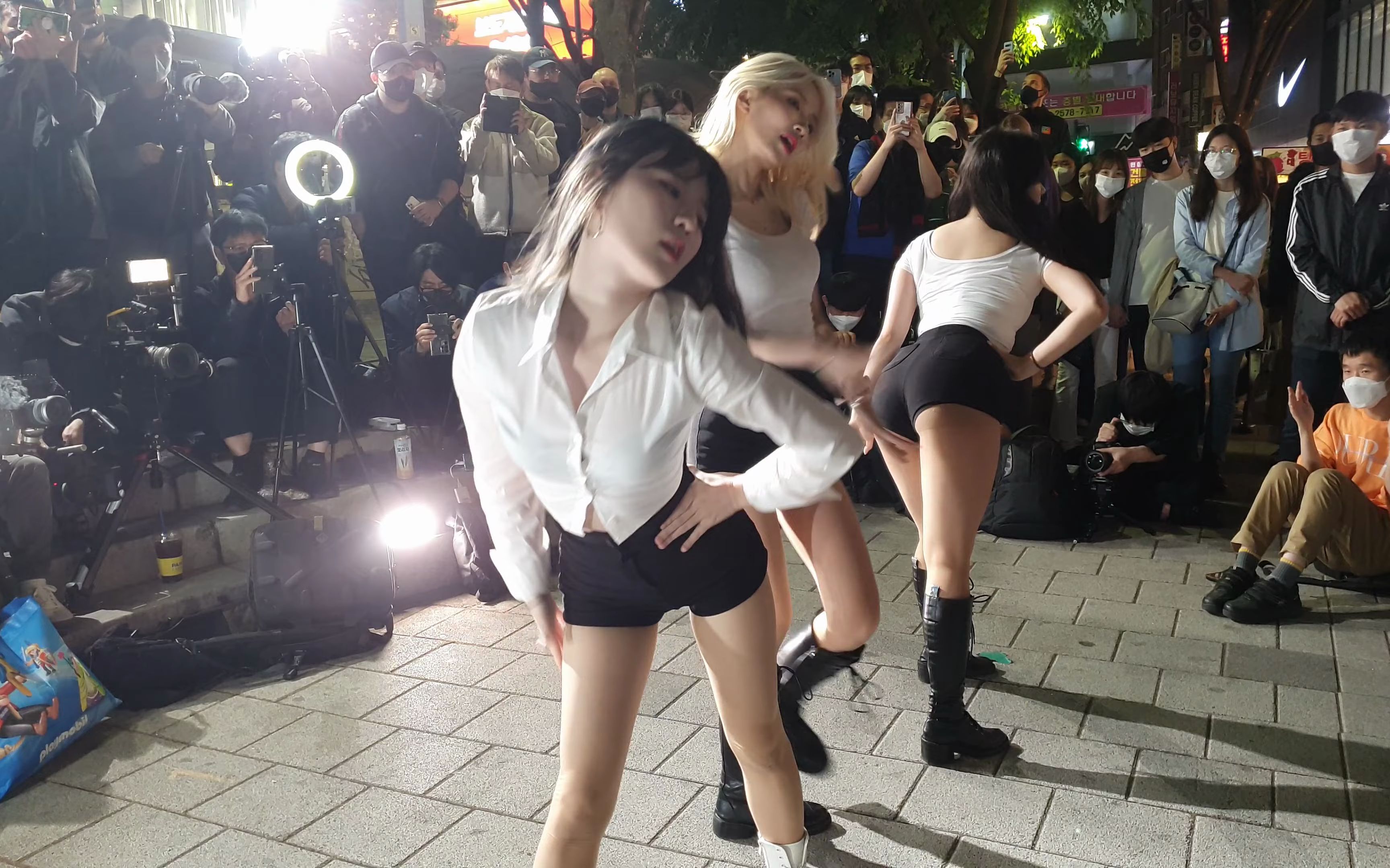 220428 clock 郑仁 - tomboy ((g)i-dle) @hongdae busking