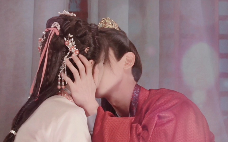 【白敬亭】【卿卿日常】【田曦薇】六少主尹峥×李薇超甜吻戏花絮来啦