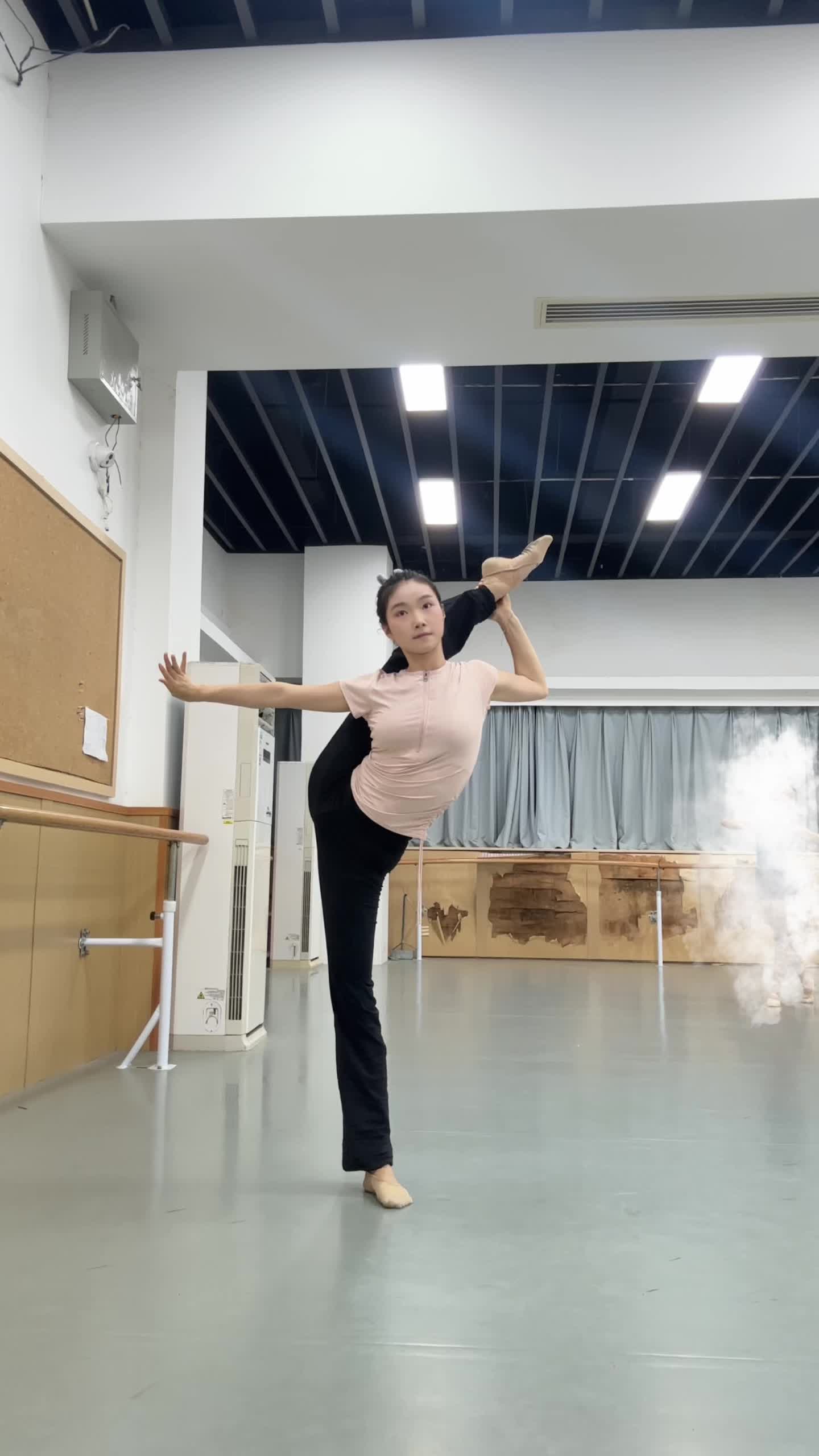 沉浸式搬腿
