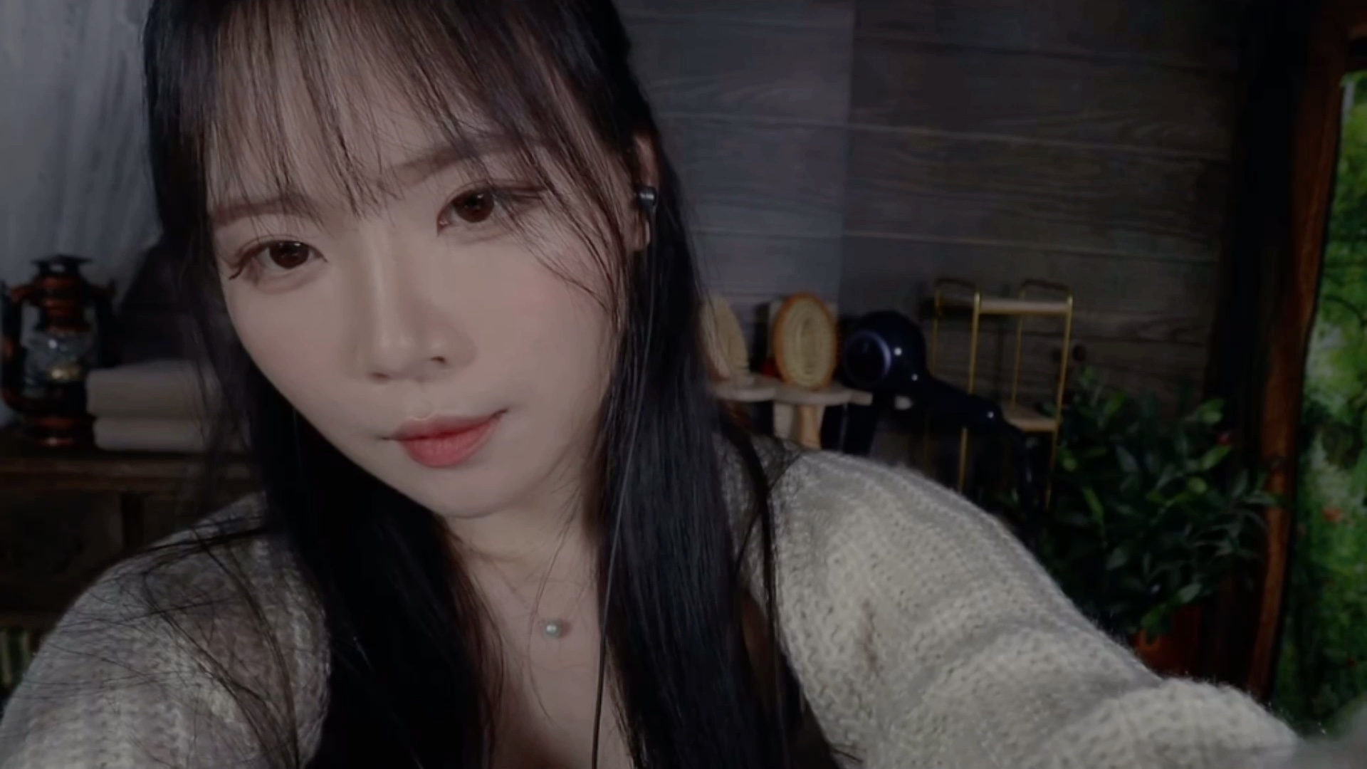 nara 韩国女神头发修剪时复现挡不住的困意