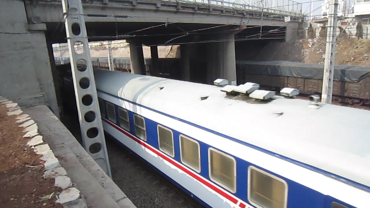 【绝版】hxd3电猴牵引k51进站,蓝皮25k餐车遛轴