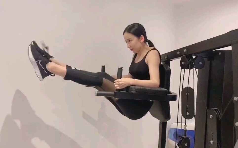 【娄艺潇】宅家健身蹬坏健身器材?厉害了我的姐!