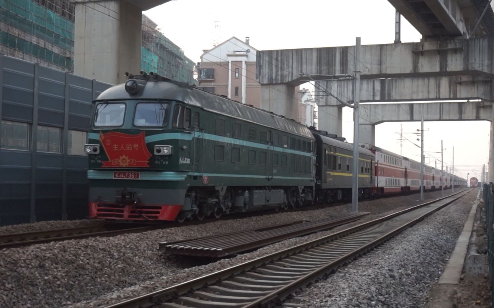 主人翁号!双层临客k4073次 df4b-7361主人翁号